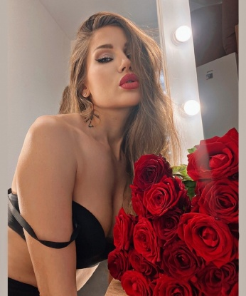 Чувственная и развратная рыжая леди предлагает эксклюзивные секс-услуги. Я помогу тебе раскрыть свои самые сокровенные фантазии. Лишь для настоящих поцелуев, звони прямо сейчас! 1032, 37 лет