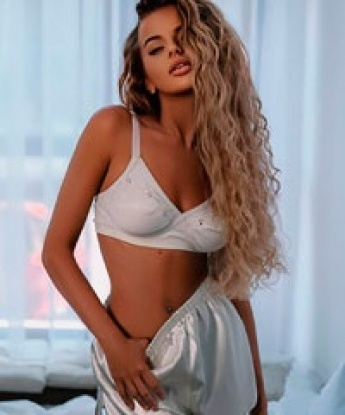 Шаловливая красотка с длинными ножками и чувственными формами ищет щедрого спонсора для ярких встреч. Буду радовать тебя своей страстью и нежностью, помогу расслабиться по-настоящему. Позвони и окунись в мир наслаждения! 3140, 22 года